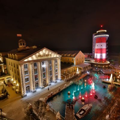 Panorama-Ansicht des Hotel Bell Rock im Dunkeln