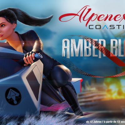 Amber Blake auf einem Jetski