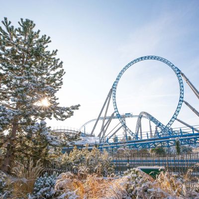 blue fire Megacoaster im Winter
