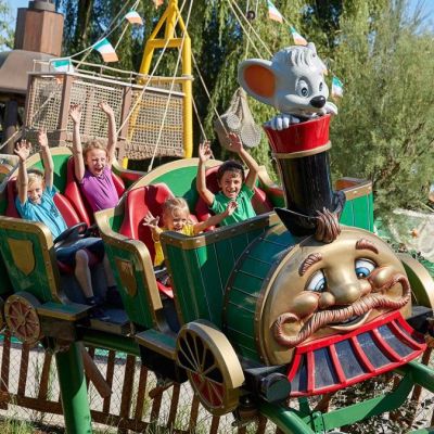 Kinder im Ba-a-a Express