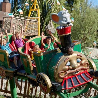 Kinder im Ba-a-a Express