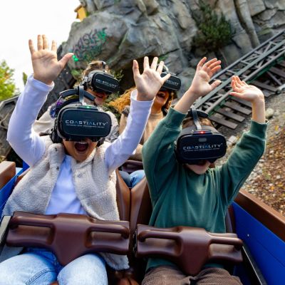 Kinder mit VR-Brillen auf Alpenexpress Coastiality