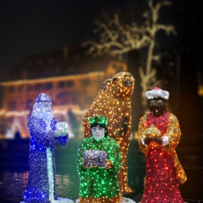 Beleuchtete Figuren im Garten des Schloss Balthasar