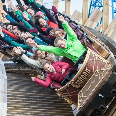 Besucher bei der Fahrt im "WODAN - Timburcoaster"