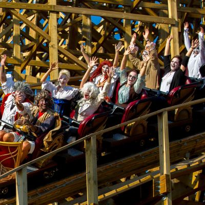 Gäste fahren Wodan an Halloween