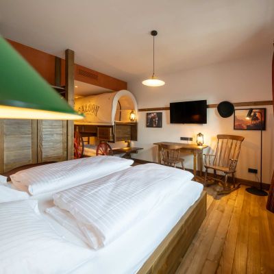 Riverside Western Lodge 4-Bett Standardzimmer