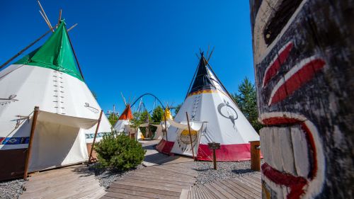 Camp Resort Tipis 