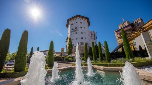 Santa Isabel mit dem Springbrunnen im Vordergrund