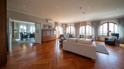 VIP-Presidentiële Suite Rome - Bella Vista  hotel Colosseo woonkamer met brede raampartij
