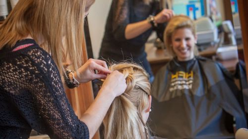 Kundin im Friseursalon Francek