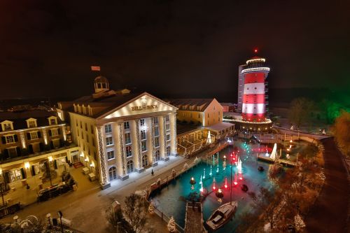 Panorama-Ansicht des Hotel Bell Rock im Dunkeln