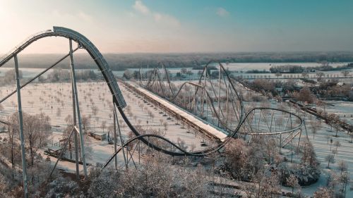 Drohnenaufnahem von Silver Star und Parkplatz im Winter