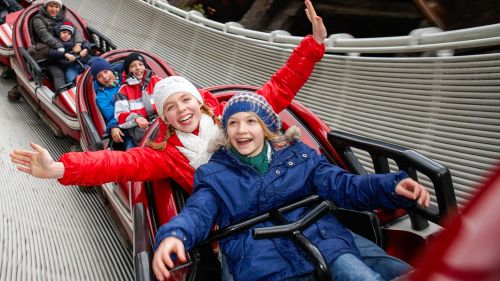 Kinder in der Schweizer Bobbahn