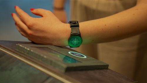 The RulaBand is held against a scanner with the wrist.