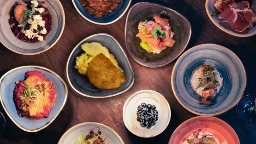 Viele verschiedene badisch-elsässische Tapas auf einem Tisch