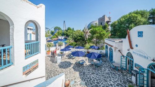 Il quartiere tematico greco in veste estiva all’Europa-Park – il luogo perfetto per il tuo evento aziendale esclusivo con la Greek Night.