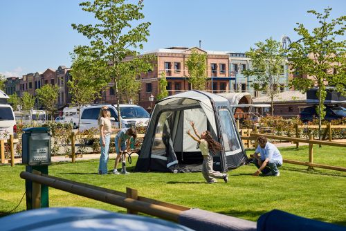 Zeltplatz Familie mit Kindern