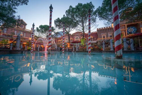 Le quartier italien d’Europa-Park décoré avec des citrouilles.