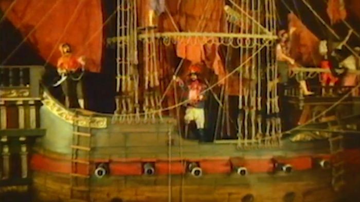 Schiffszene aus der Attraktion Piraten in Batavia.