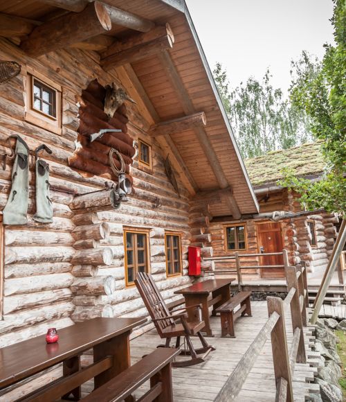 Blockhütte in der Tipi Town