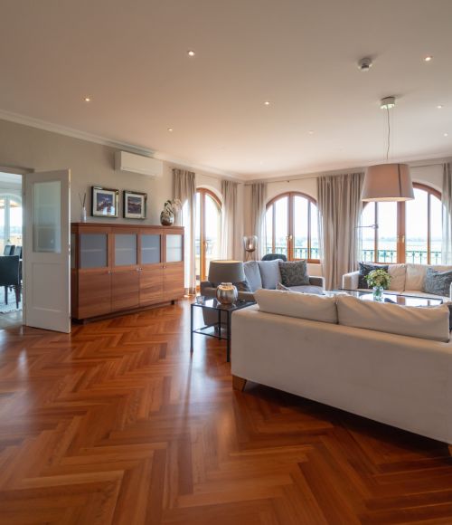 VIP-Presidential Suite 'Rome - Bella Vista' hotel Colosseo living room with wide window front