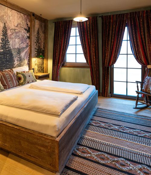 Ein Zimmer der Riverside Western Lodge