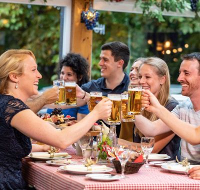 Besuchergruppe im Restaurant Seehaus