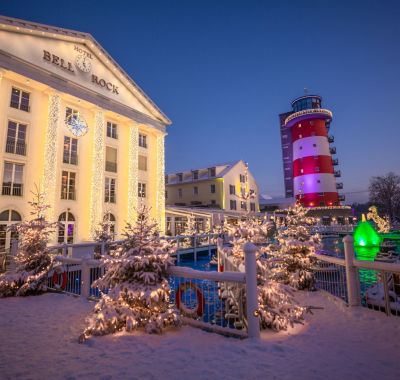 Panorama-Ansicht des Hotel Bell Rock im Dunkeln