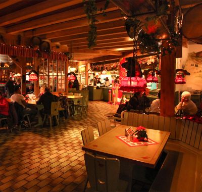 Besuchergruppe im Restaurant Seehaus