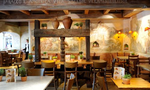 Pizzeria Venezia mit Restaurant Mille Fleurs