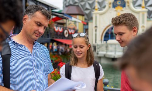 Schulklasse bei Wissensrallye im Europa-Park Schulklasse bei Wissensrallye im Europa-Park