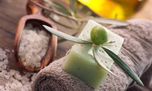 Detailaufnahme mit Seife und Salz - Wellness & Spa Detailaufnahme mit Seife und Salz - Wellness & Spa