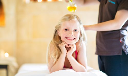 Kinder Wellnessbehandlung mit Öl Kinder Wellnessbehandlung mit Öl