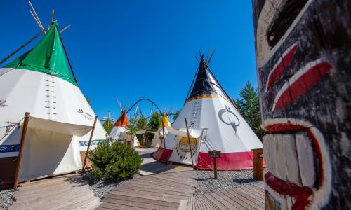 Camp Resort Tipis