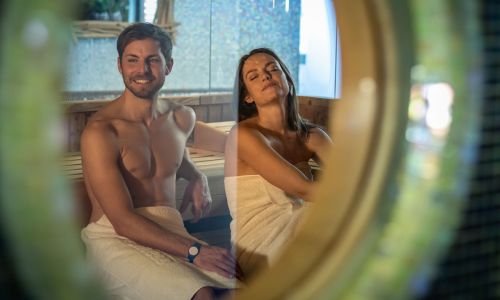 Blick durchs Fenster der Sauna Bell Rock
