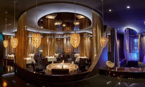 Ammolite - The Lighthouse Restaurant Gastraum beleuchtet