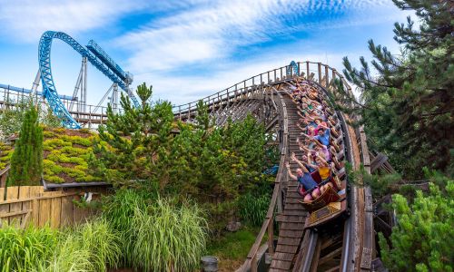 Besucher bei der Fahrt im "WODAN - Timburcoaster"
