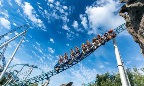 Die erste Looping-Achterbahn des Europa-Park, der blue fire Megacoaster.